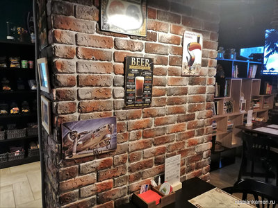 Кирпич Выветренный Лофт в интерьере паба 2